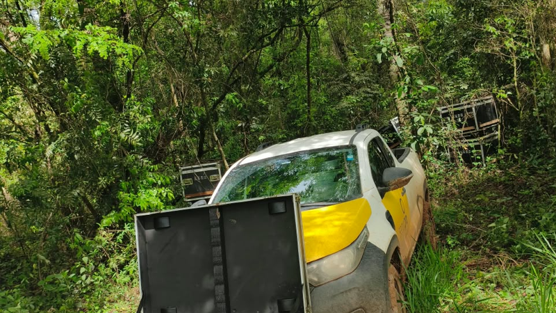 GCM RECUPERA 19 BAÚS E SEIS PLACAS DE LED AVALIADOS EM R$ 40 MIL ÀS MARGENS DA SP-340
