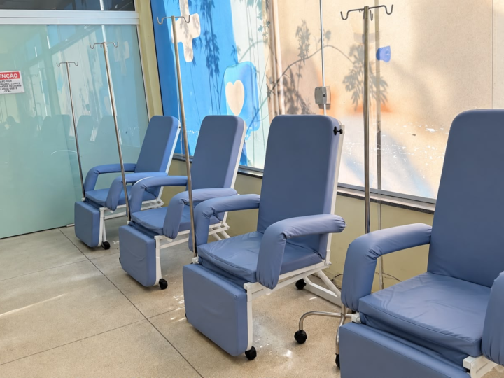 UPA DE JAGUARIÚNA RECEBE NOVAS POLTRONAS PARA AMPLIAR CONFORTO DOS PACIENTES