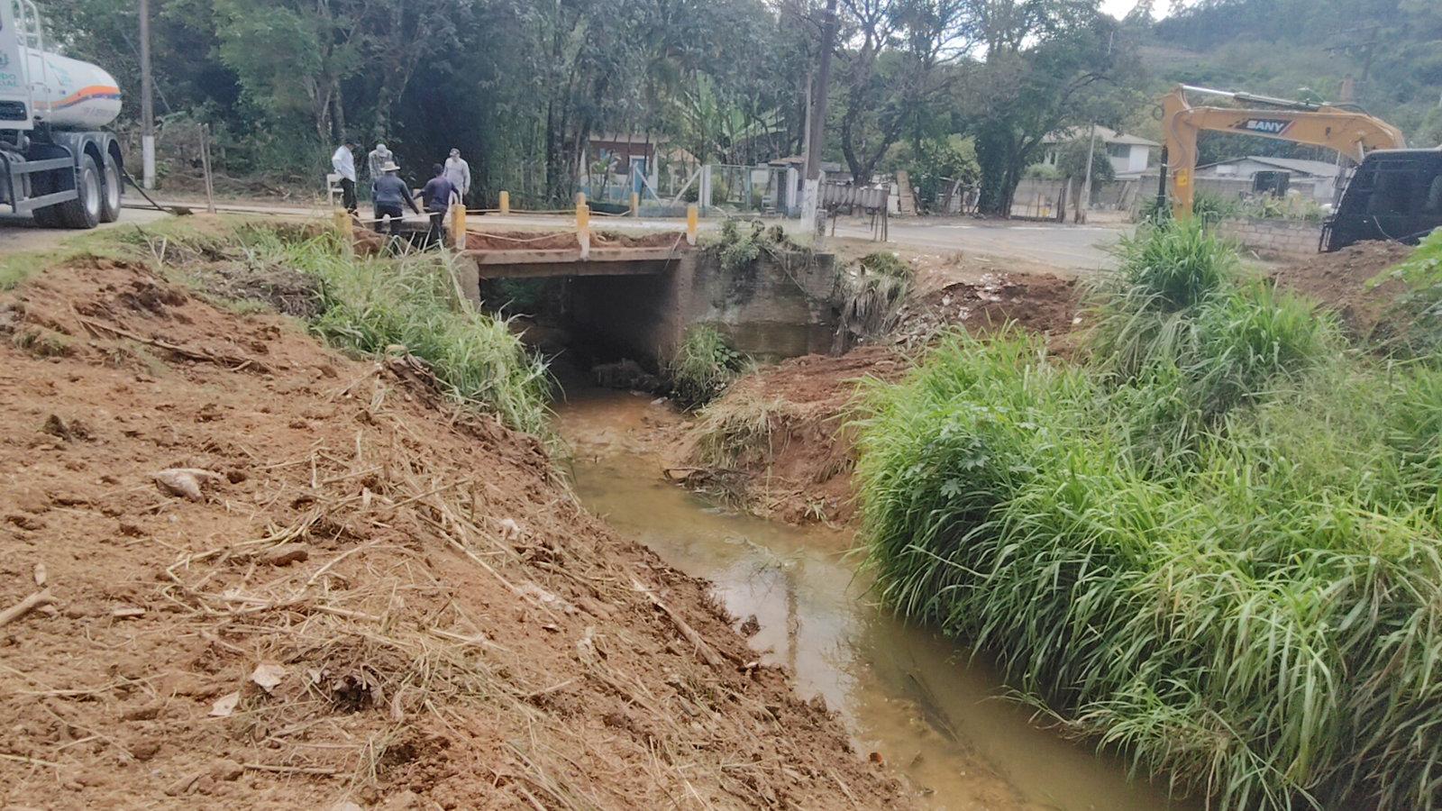 Prefeitura promove continuidade nas ações de prevenção e combate a enchentes em Serra NegraDesde 2021, a Prefeitura de Serra Negra mantém ações permanentes de prevenção e combate a enchentes, com o objetivo de reduzir os impactos de chuvas fortes e preservar tanto o patrimônio público quanto o privado. O trabalho é realizado em áreas urbanas e rurais de todo o município.
